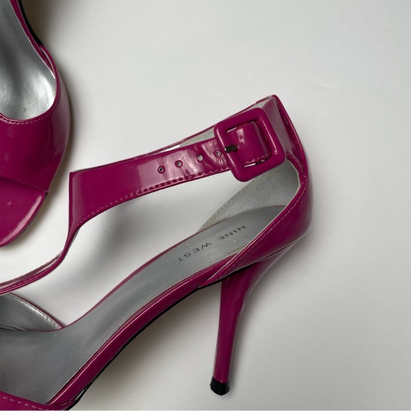 Magenta T Strap Jendavio Heel Sandal - Picture 4 of 5